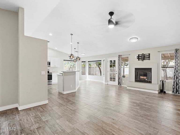 1574 W Highsmith Dr photo 3