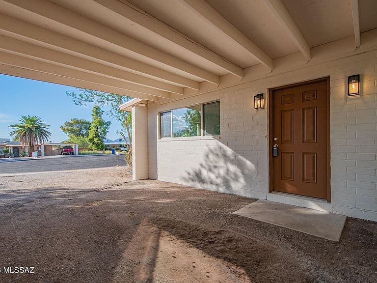 551 S Kent Pl photo 5