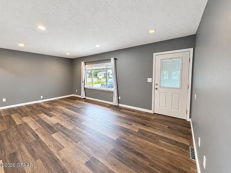 127 Bender Ln photo 3