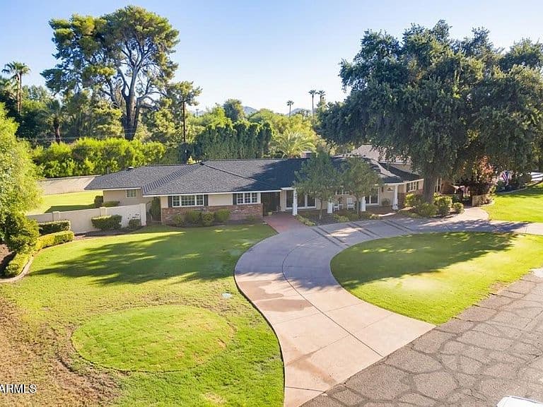 330 W LAWRENCE Road photo 1