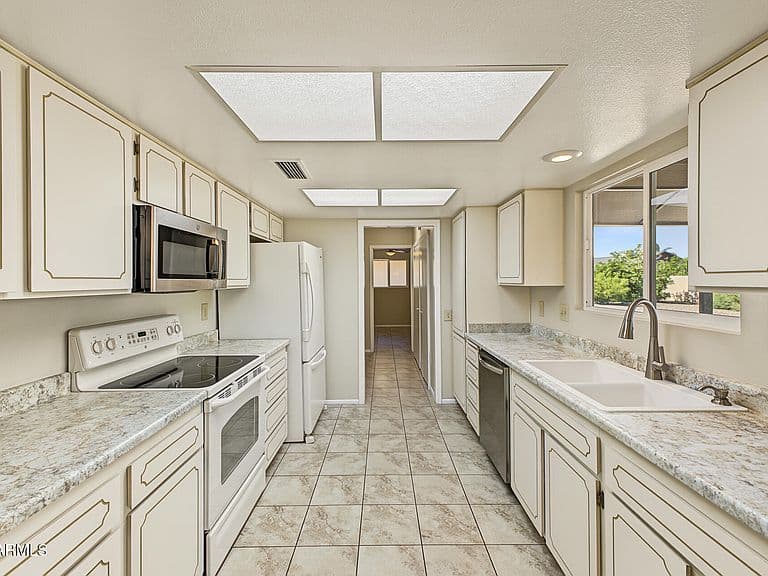 12802 W BLUE BONNET Drive photo 4