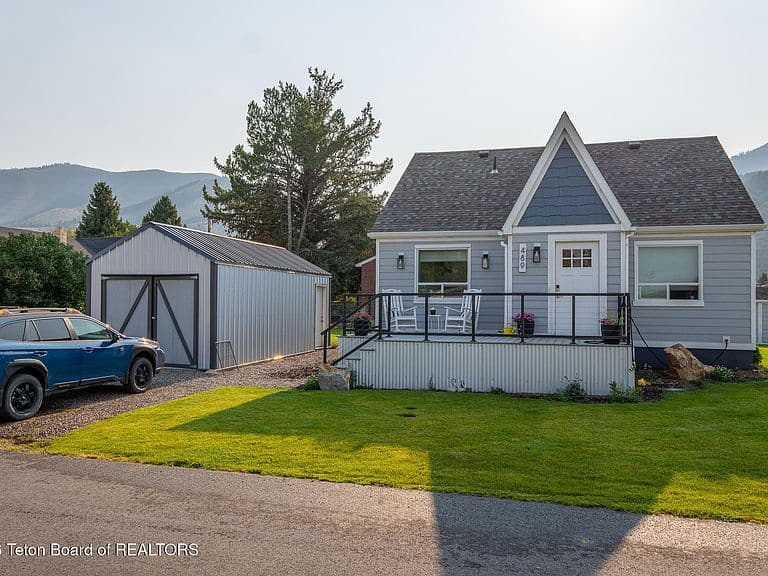 489 Jackson St photo 1