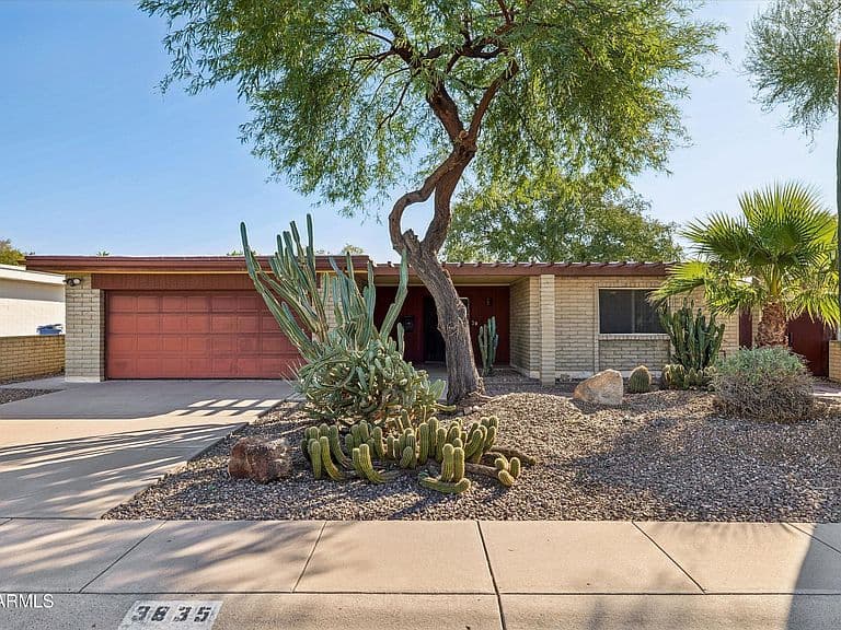 3835 N 34TH Place photo 1