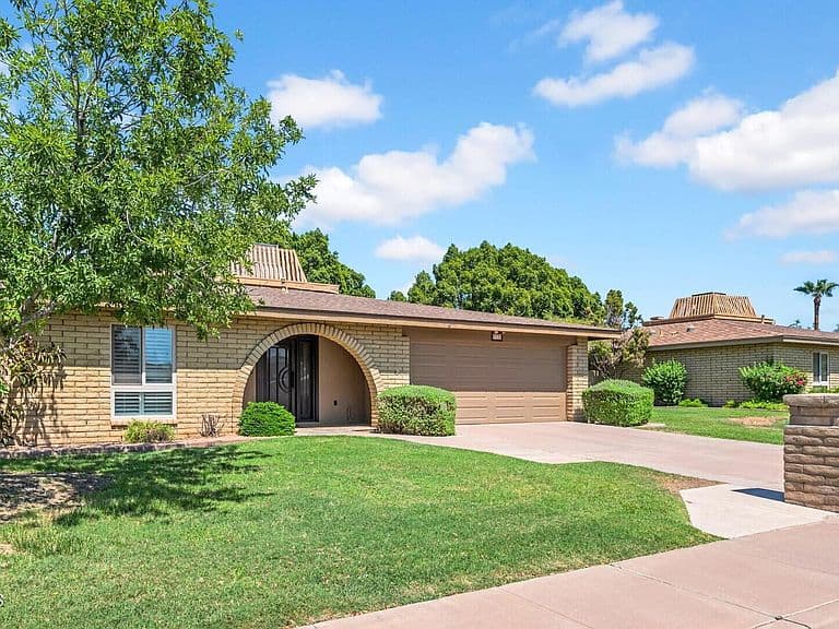 1110 E ORANGEWOOD Avenue photo 3
