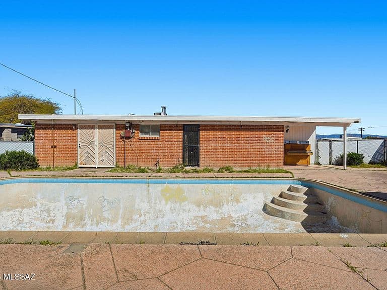 1226 E Missouri St photo 4