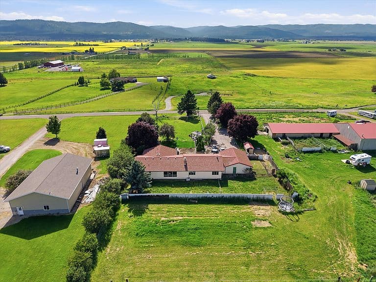 605 Farm View Ln photo 1