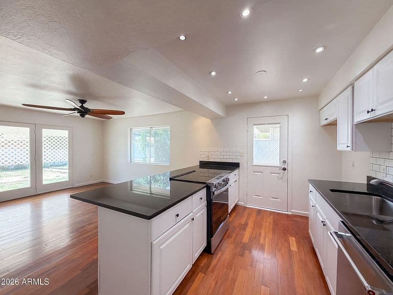 1137 E BRENDA Drive photo 3
