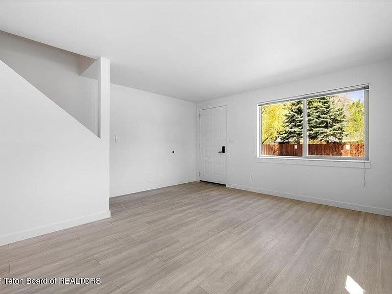 365 N Glenwood St APT A photo 4