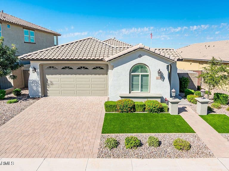 34778 N ARCADIA Drive photo 1