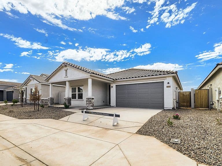 36925 W Nina St photo 3