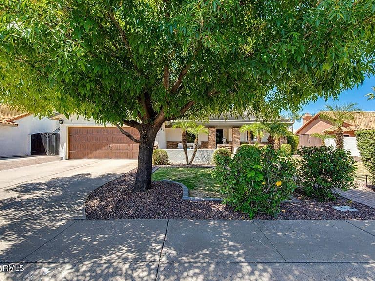 5416 E Hillery Drive photo 2