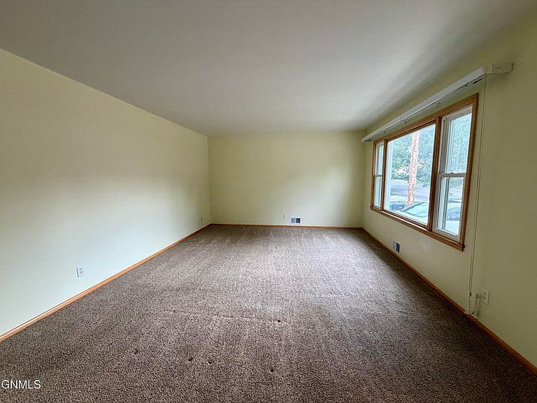 1215 E Boulevard Ave photo 3