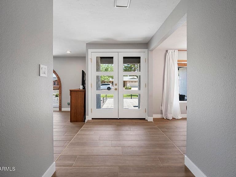 4916 E SURREY Avenue photo 5