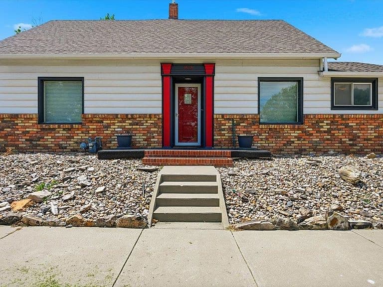 1615 9th St photo 3