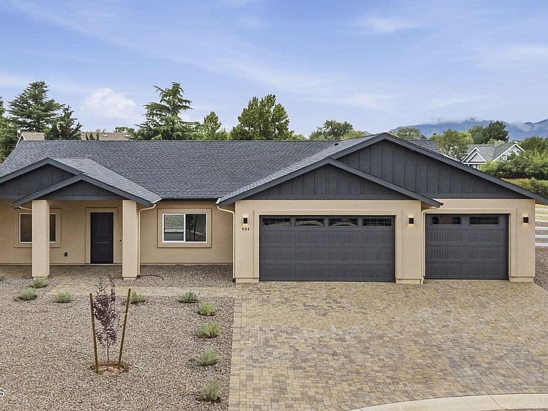 934 Aubrey Ln photo 2