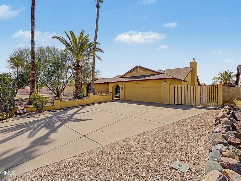 10416 N 63RD Avenue photo 3