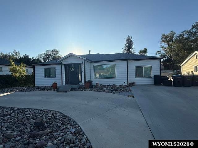 240 Bramwell St photo 1