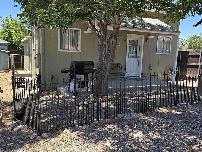 246 N Sutherland St photo 1