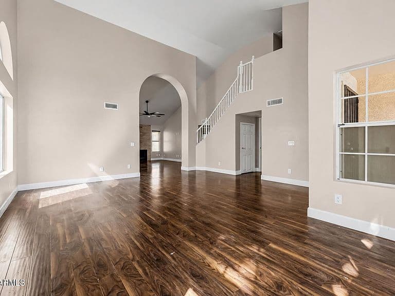 1210 E AMBERWOOD Drive photo 5