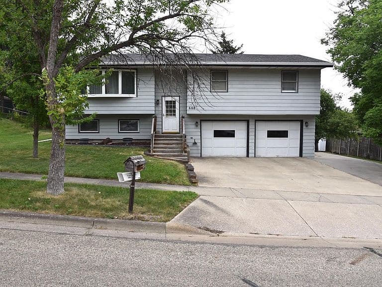 608 N Taylor Ave photo 3