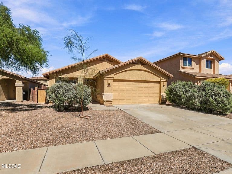 4113 E Lushfield Dr photo 1