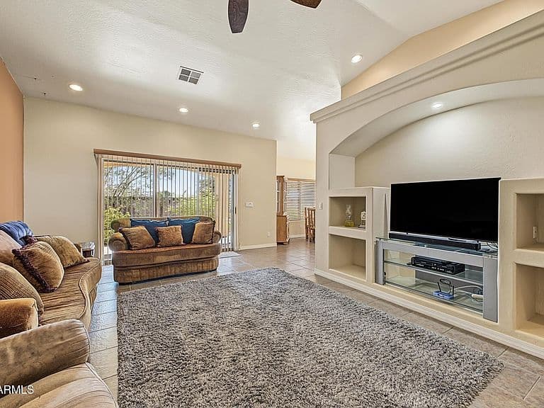 1111 E SHEPHERDS Way photo 2