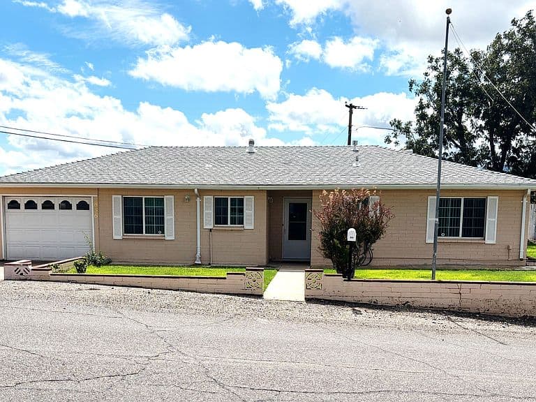 856 E Skyline Dr photo 1