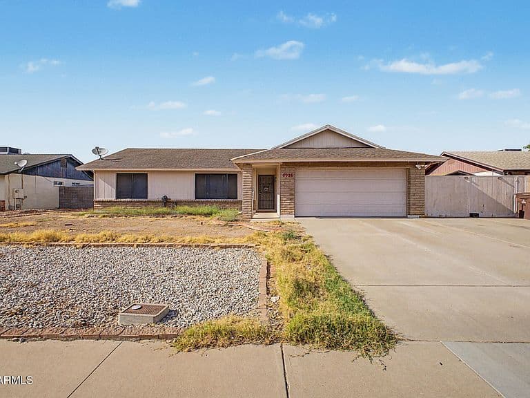 6926 W COMET Avenue photo 1