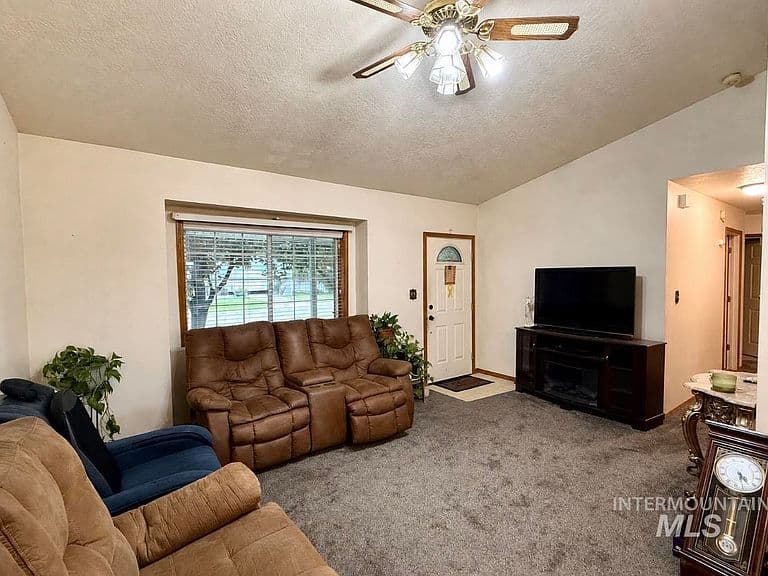 2917 Janis Way photo 3
