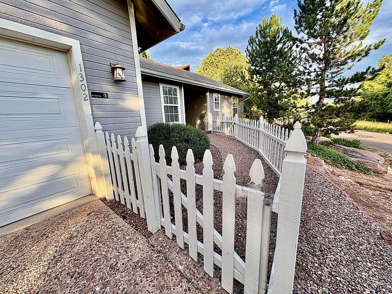 1302 W Lake Dr photo 3