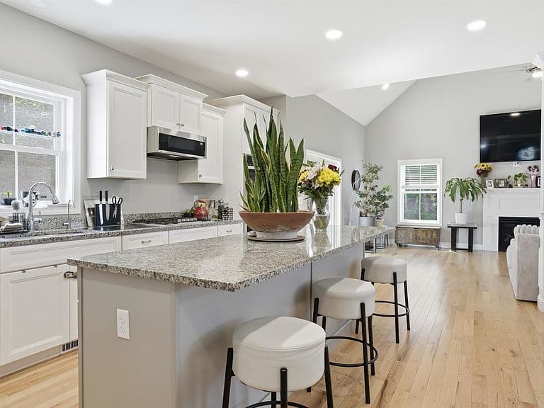 316 Montelona Road photo 5
