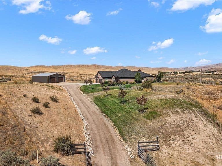 10060 N Highway 16 photo 4