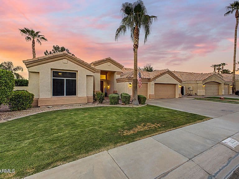 1830 W WISTERIA Drive photo 2