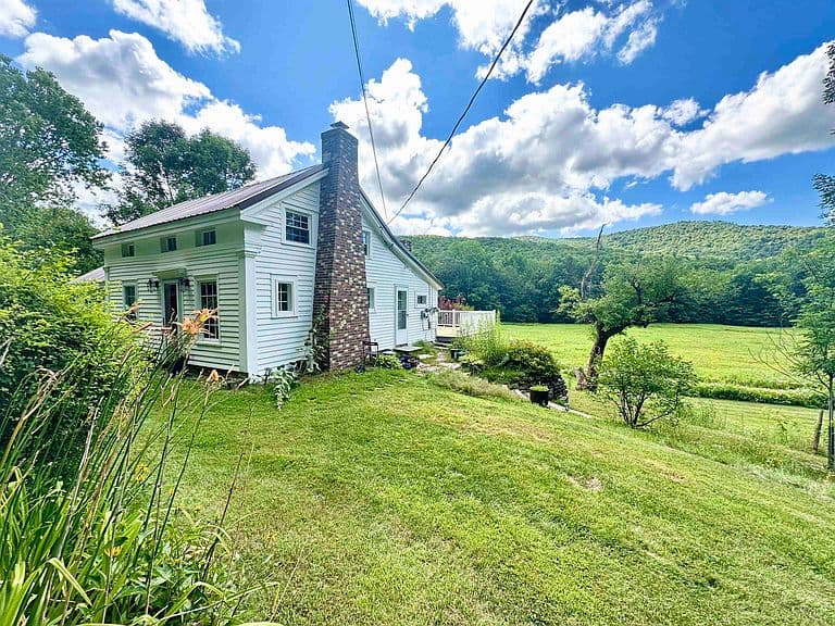 1376 Shaftsbury Hollow Road photo 1