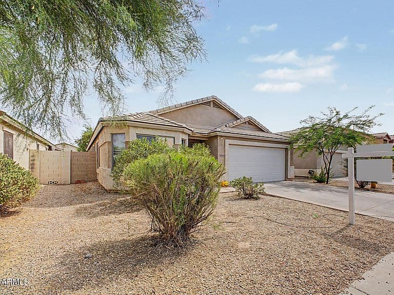 45763 W DIRK Street photo 1