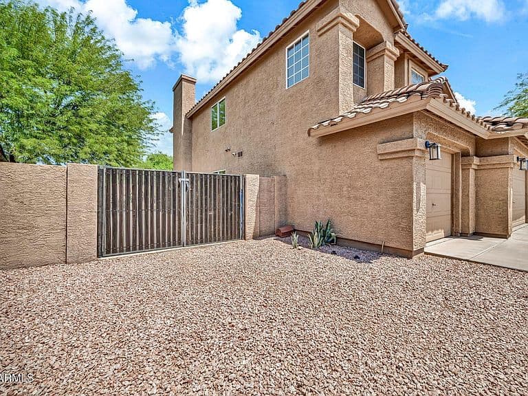 29023 N 46TH Way photo 2