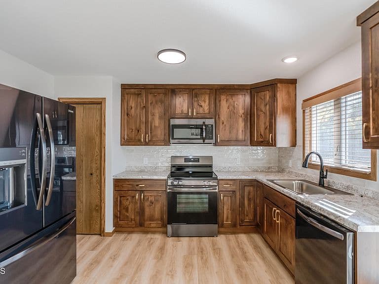 1230 Michigan Ave photo 3