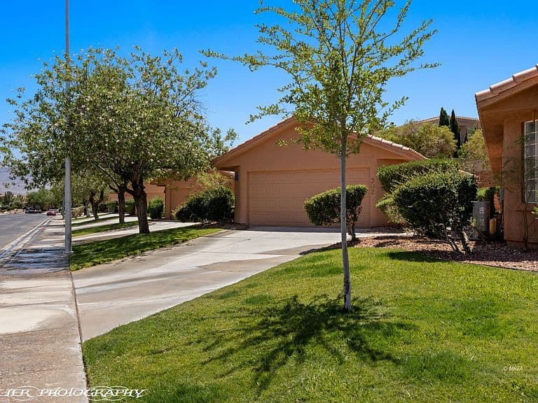 302 Palmer Ln photo 1