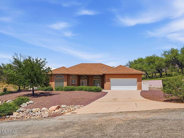 1242 Vista Ct photo 1