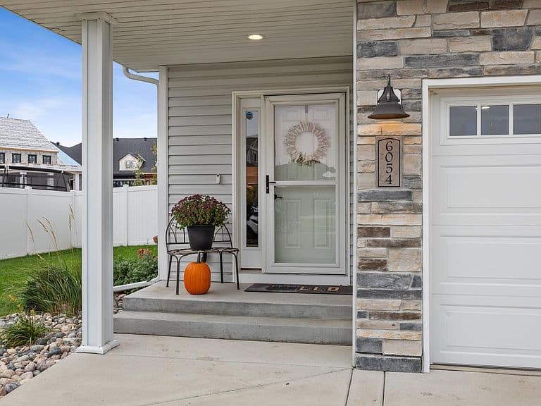 6054 Autumn Dr S photo 3