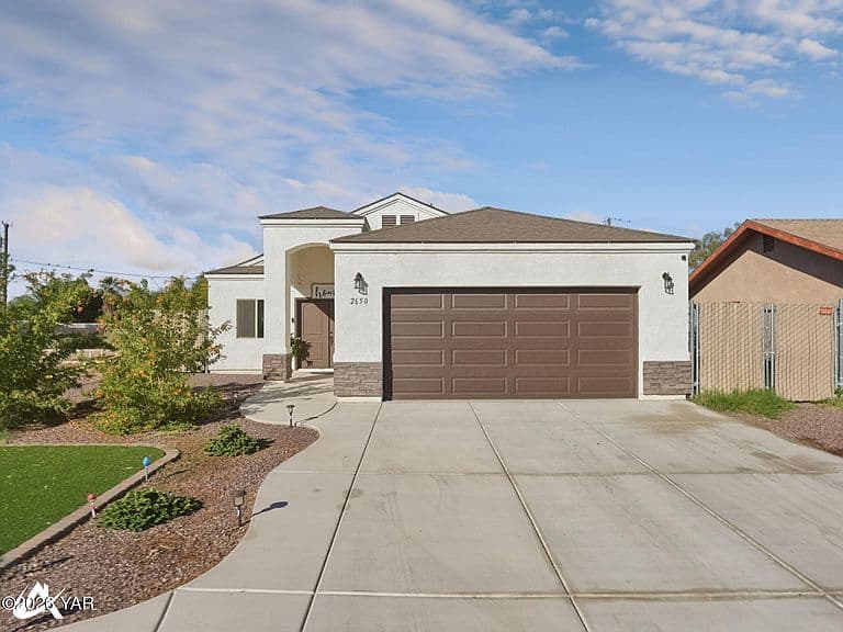 2650 S 18th Dr photo 1