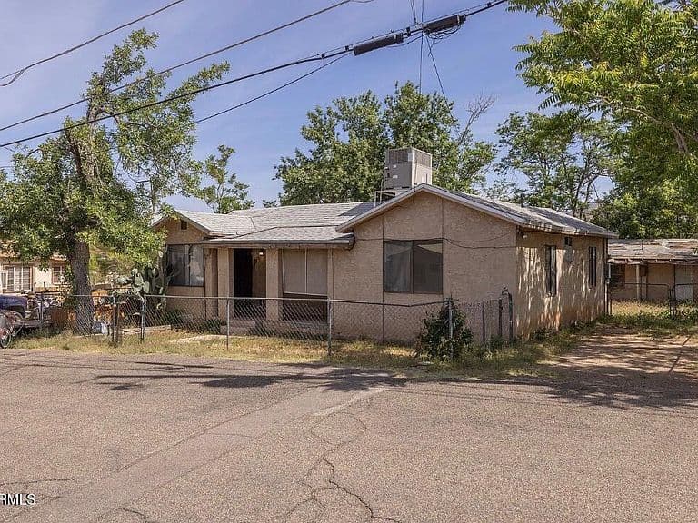 5499 S GLENDALE Avenue photo 2