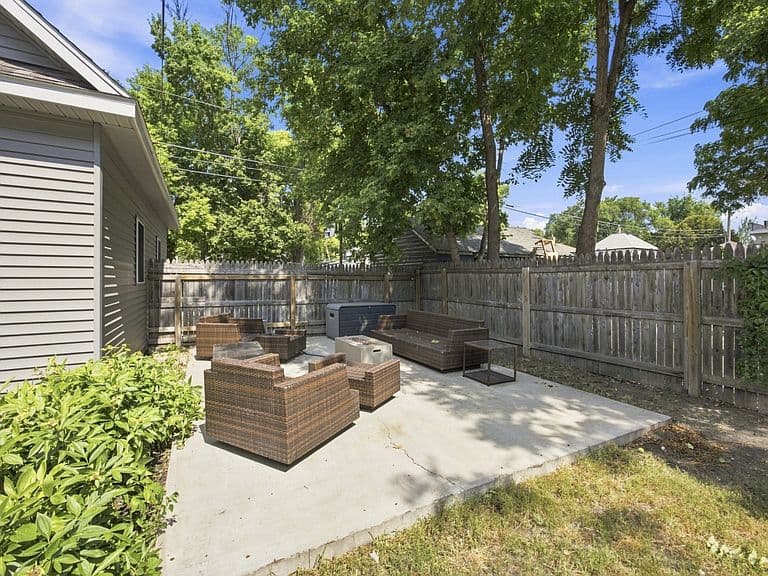 819 8th Ave N photo 4
