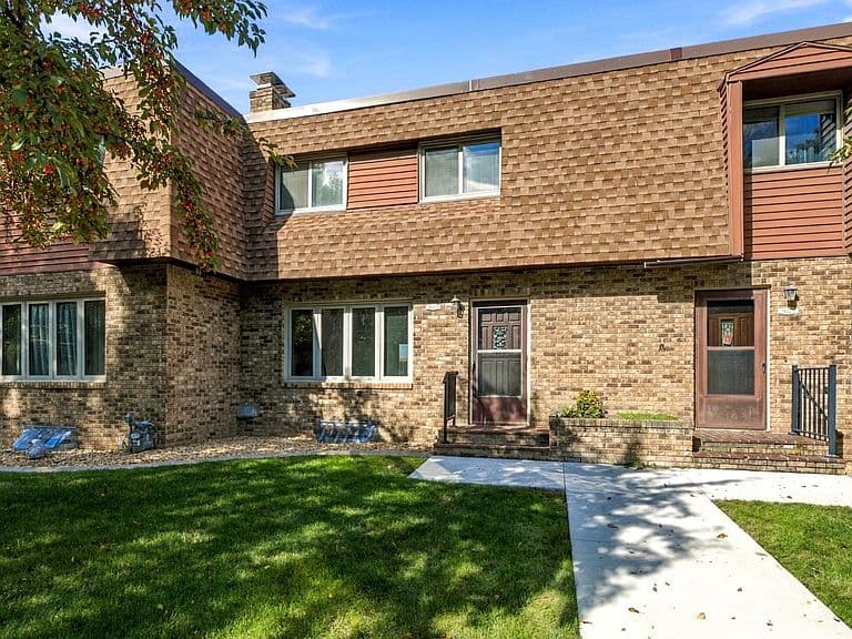 1402 E Gateway Cir APT H photo 1