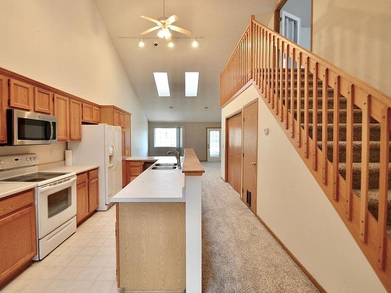 819 12 1/2 Ave W photo 2