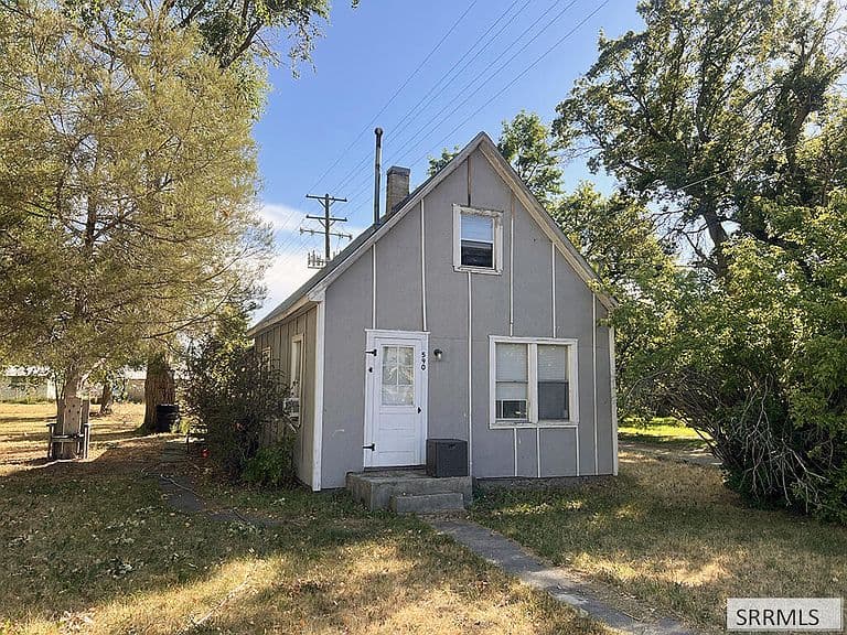 590 Wilson Ave photo 1