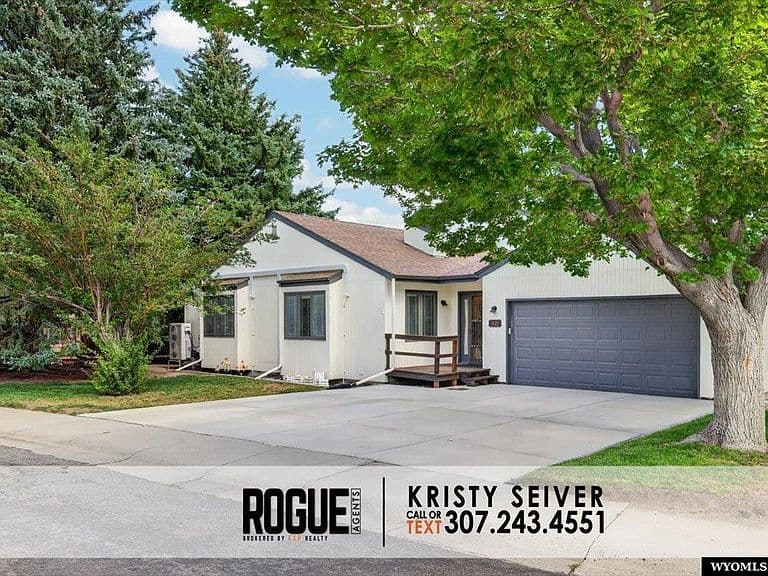 1421 Trojan Dr photo 1