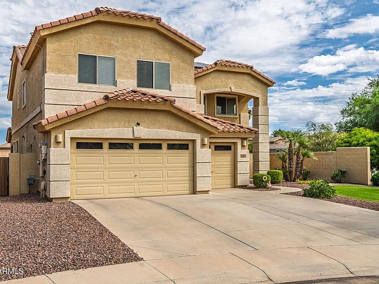 44070 W YUCCA Lane photo 2