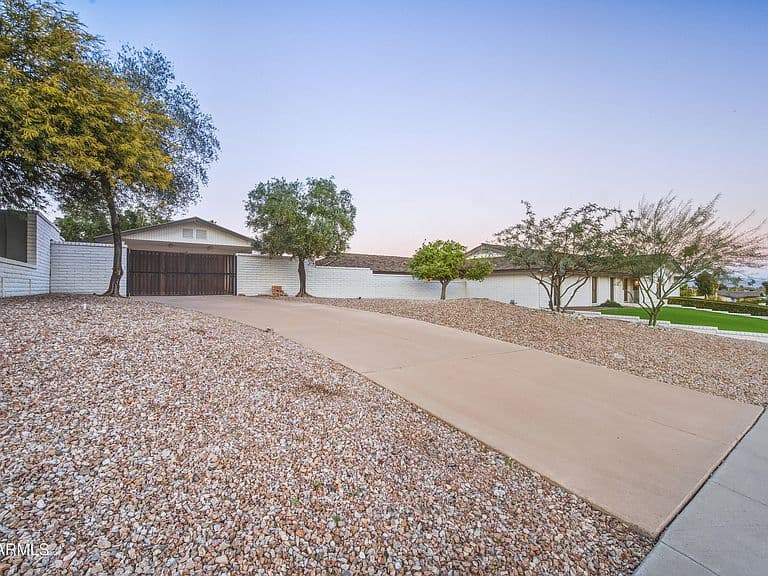 2404 E Mountain View Rd photo 4