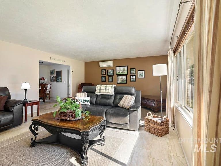 1532 Briarwood Ln photo 5